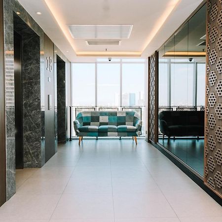 Deka Hotel Surabaya Hr Muhammad Esterno foto