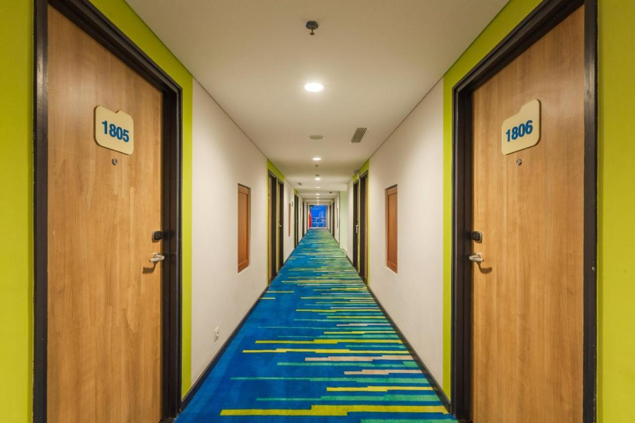 Deka Hotel Surabaya Hr Muhammad Esterno foto