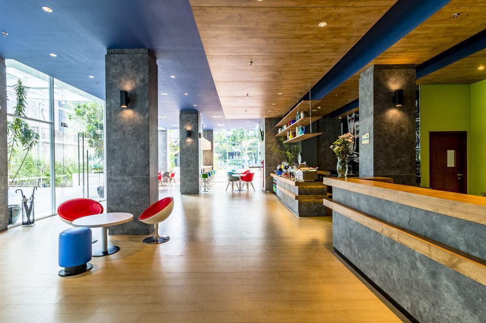 Deka Hotel Surabaya Hr Muhammad Esterno foto
