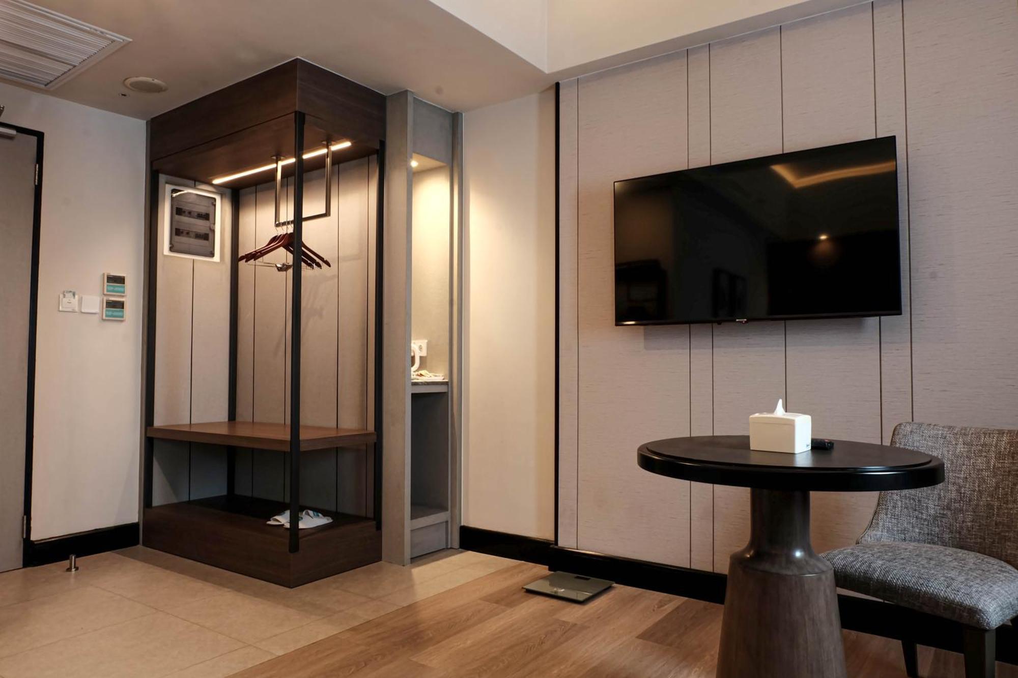 Deka Hotel Surabaya Hr Muhammad Esterno foto