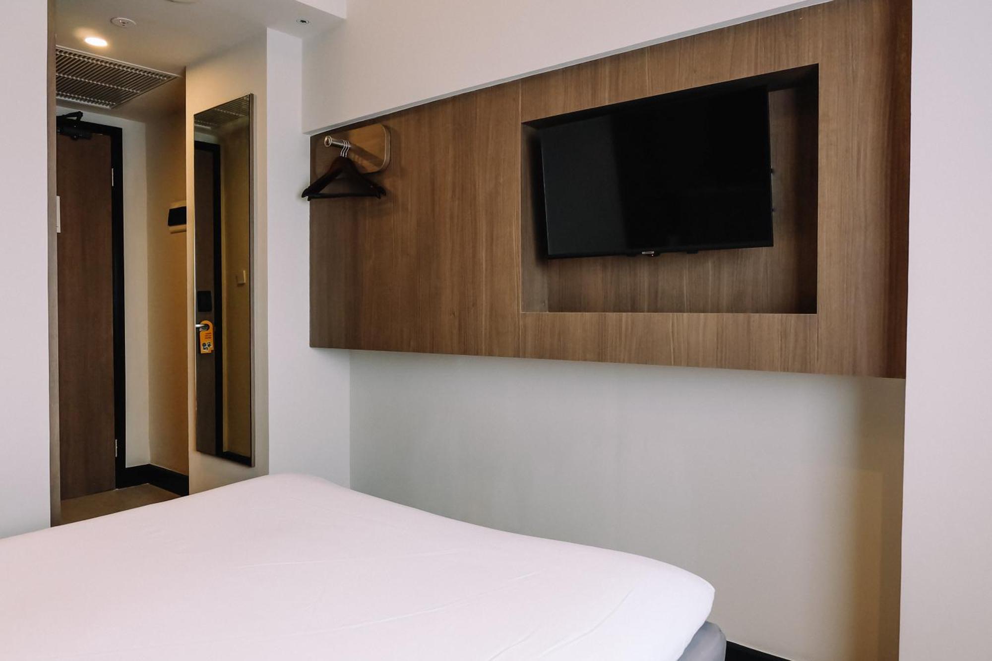 Deka Hotel Surabaya Hr Muhammad Esterno foto