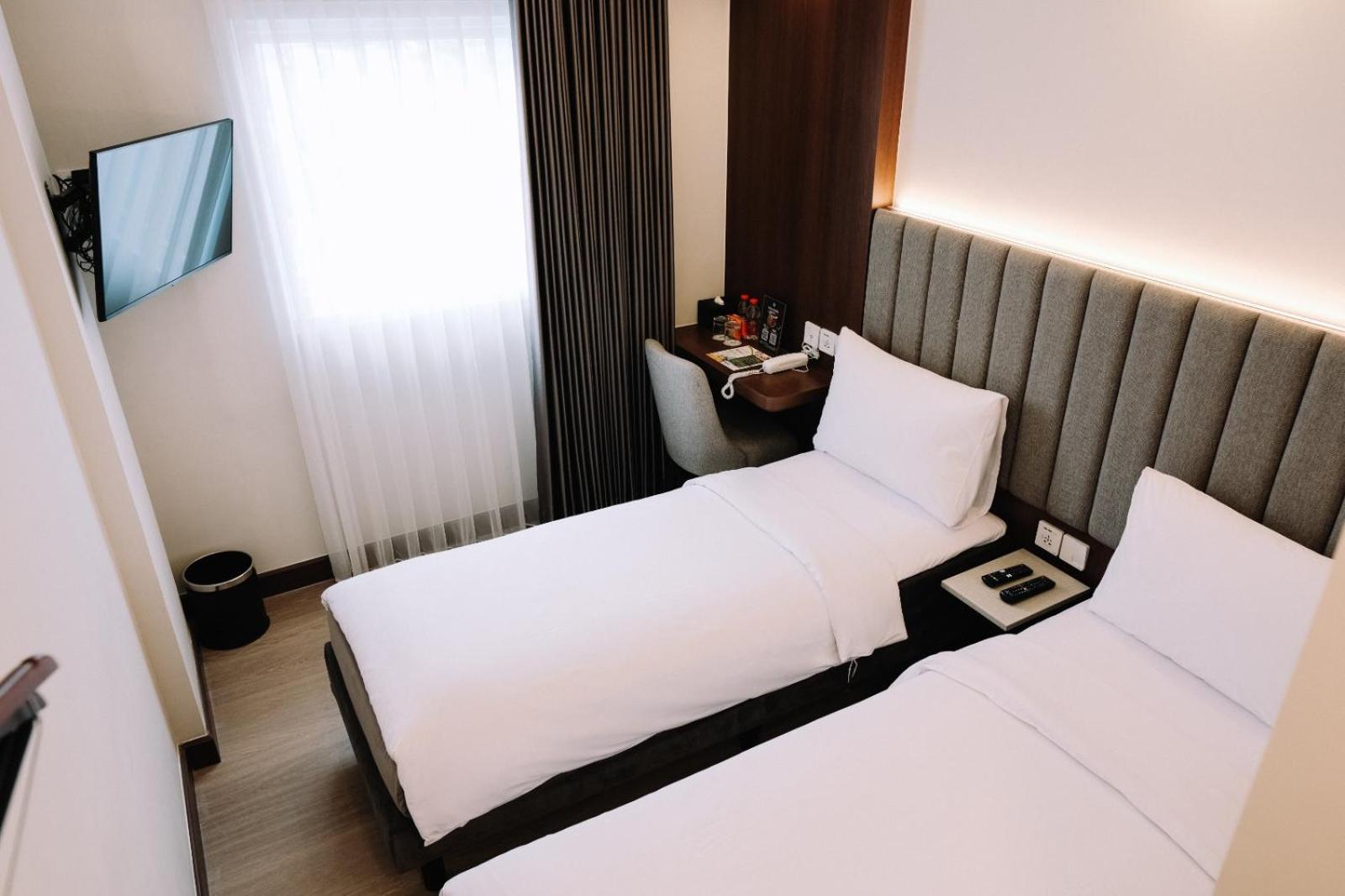 Deka Hotel Surabaya Hr Muhammad Esterno foto