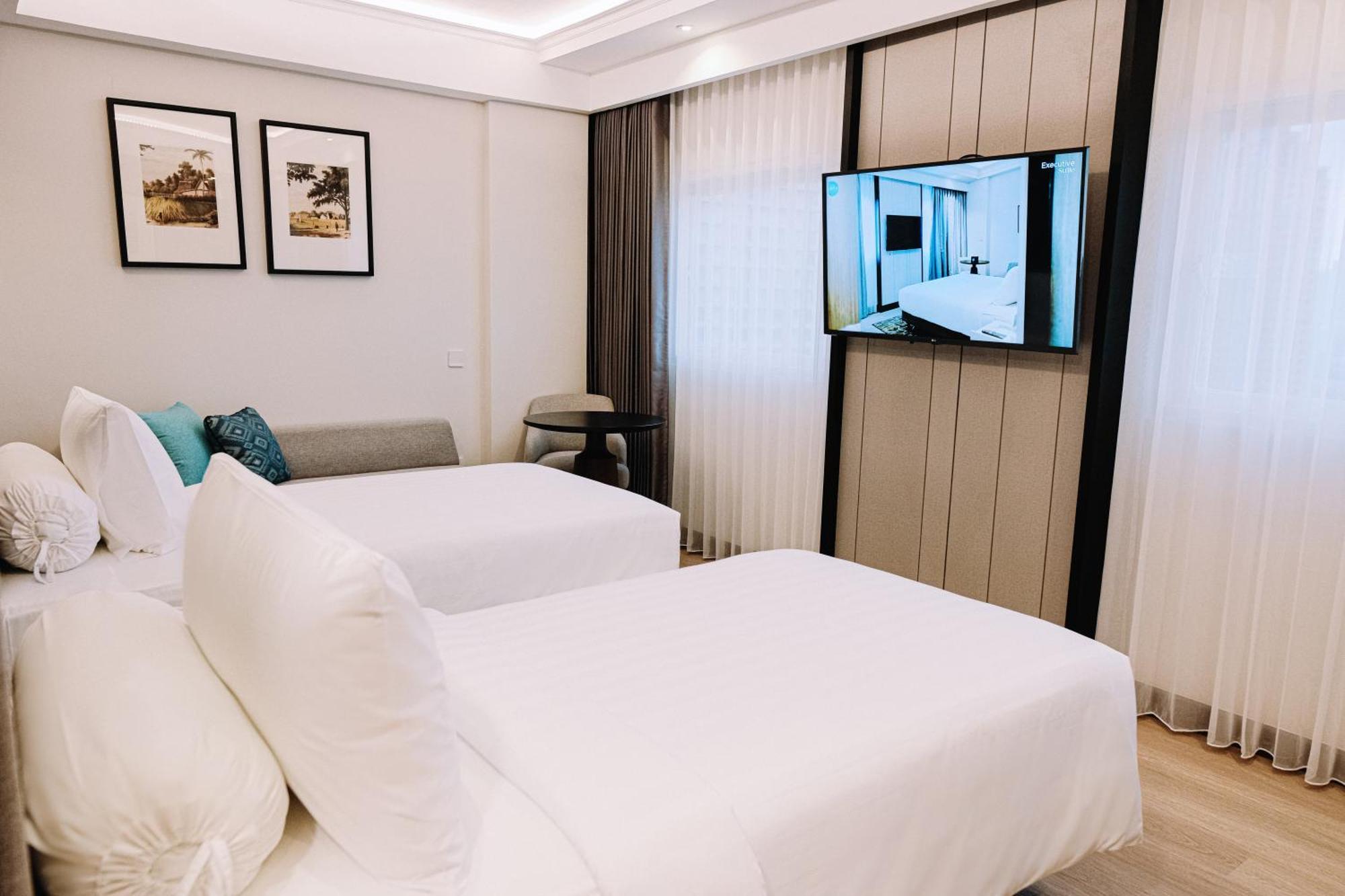 Deka Hotel Surabaya Hr Muhammad Esterno foto