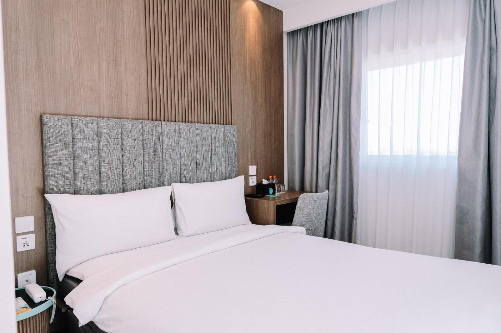 Deka Hotel Surabaya Hr Muhammad Esterno foto