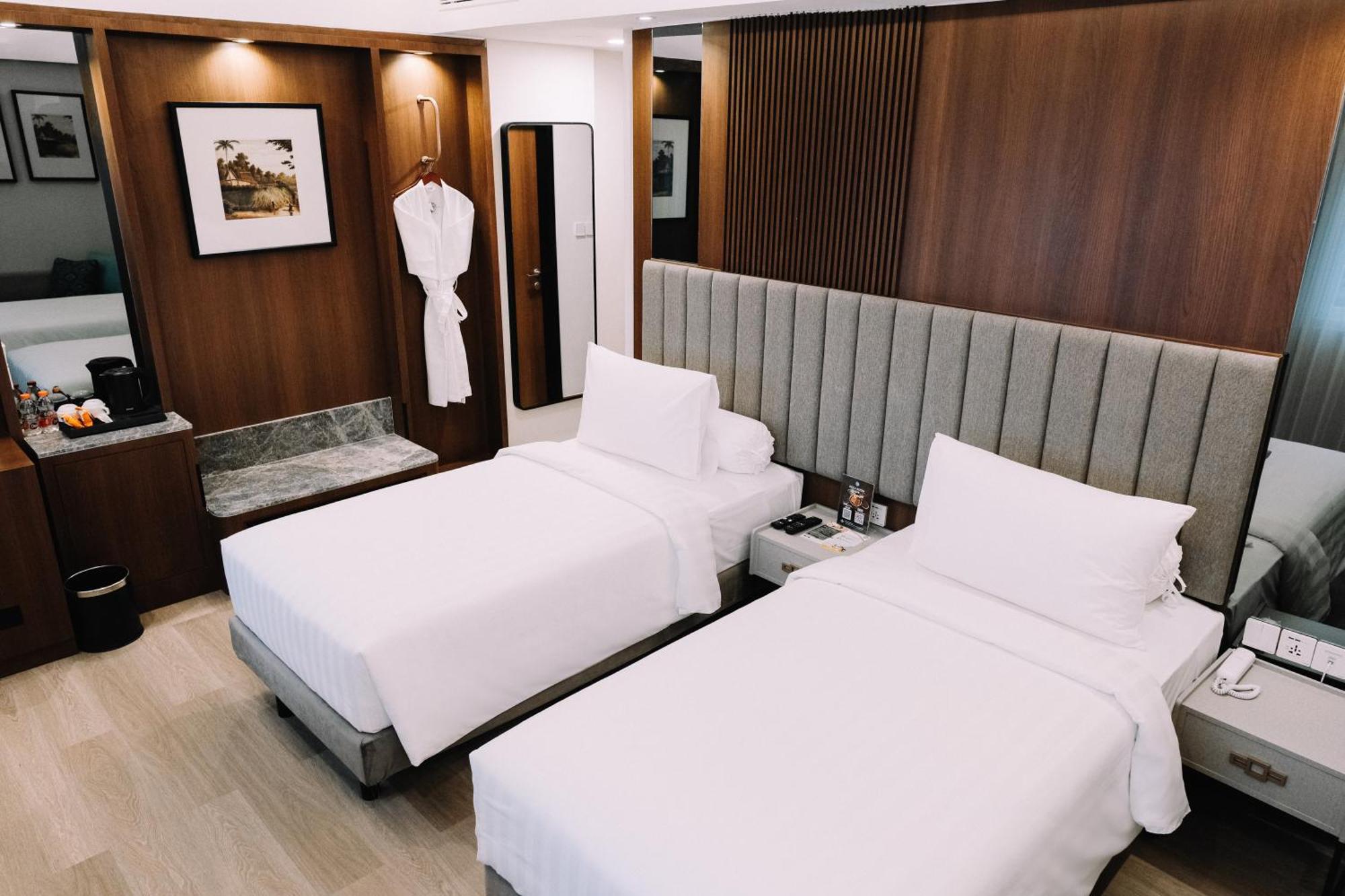 Deka Hotel Surabaya Hr Muhammad Esterno foto