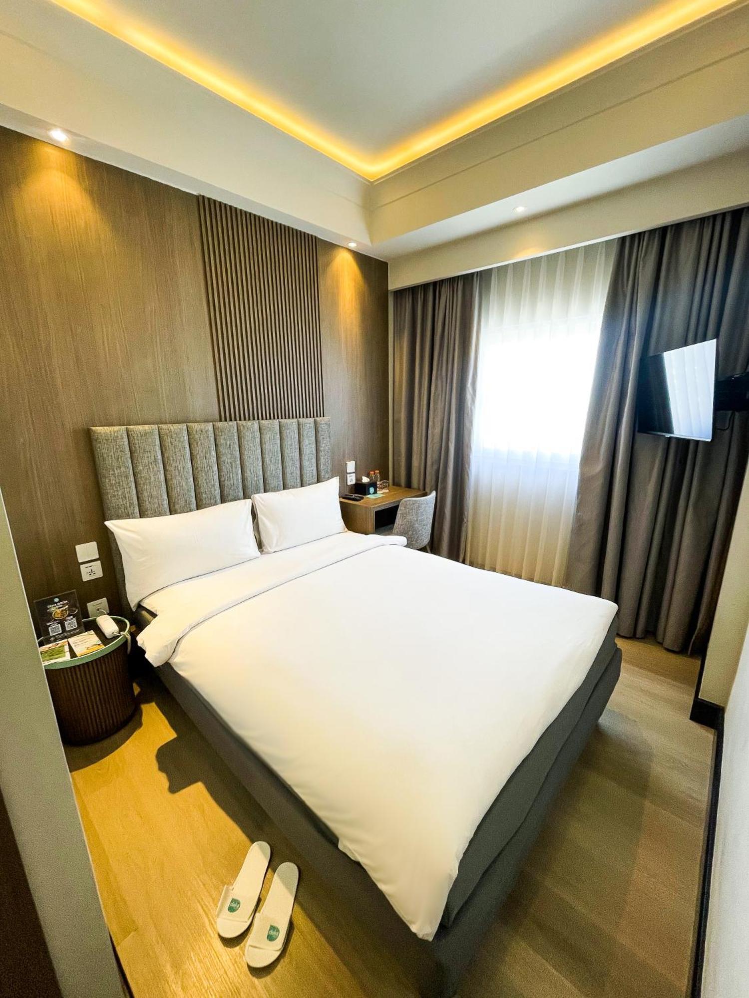 Deka Hotel Surabaya Hr Muhammad Esterno foto