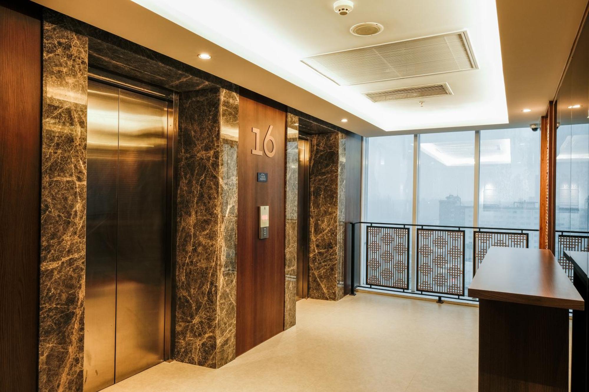 Deka Hotel Surabaya Hr Muhammad Esterno foto
