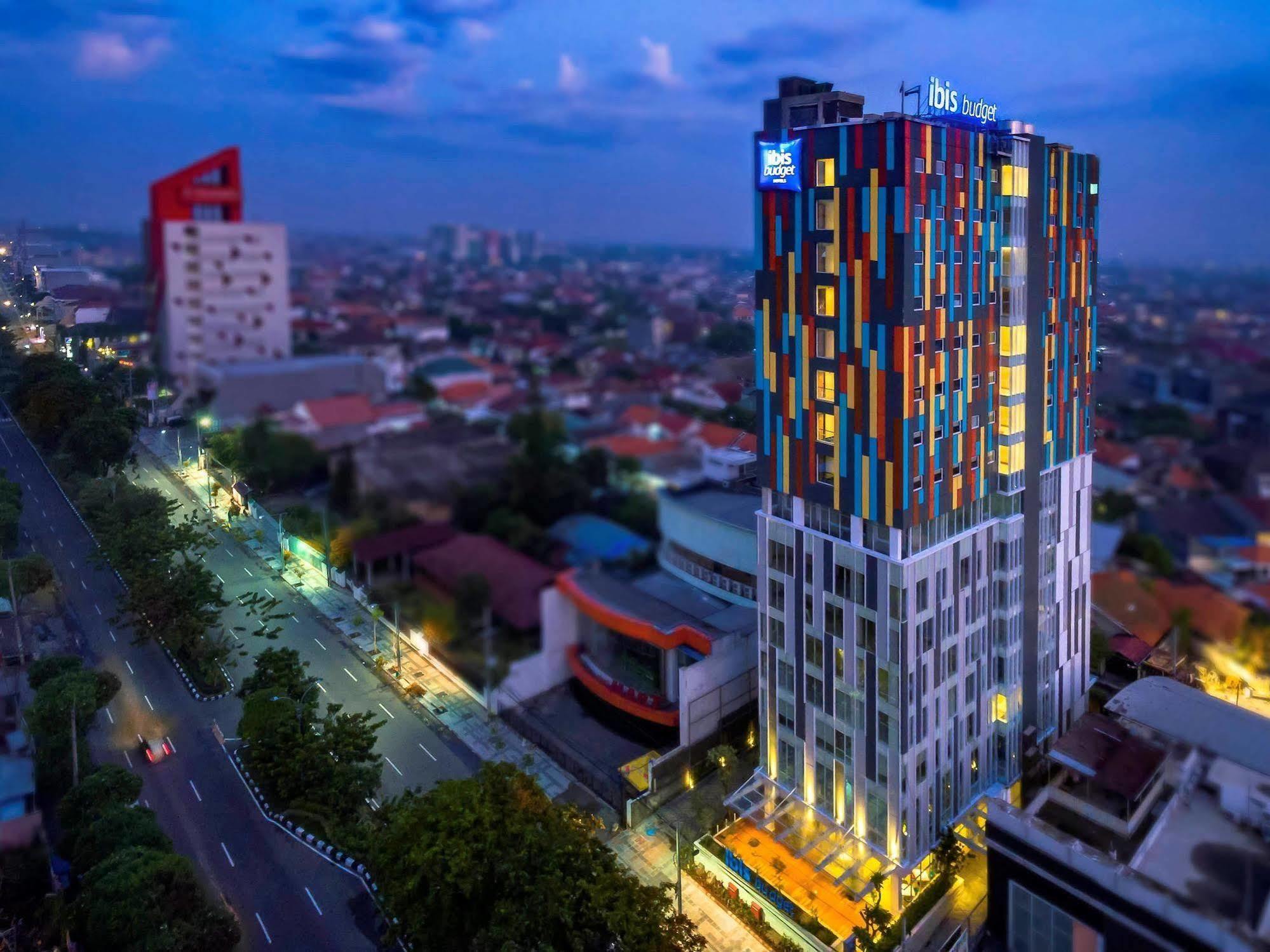 Deka Hotel Surabaya Hr Muhammad Esterno foto