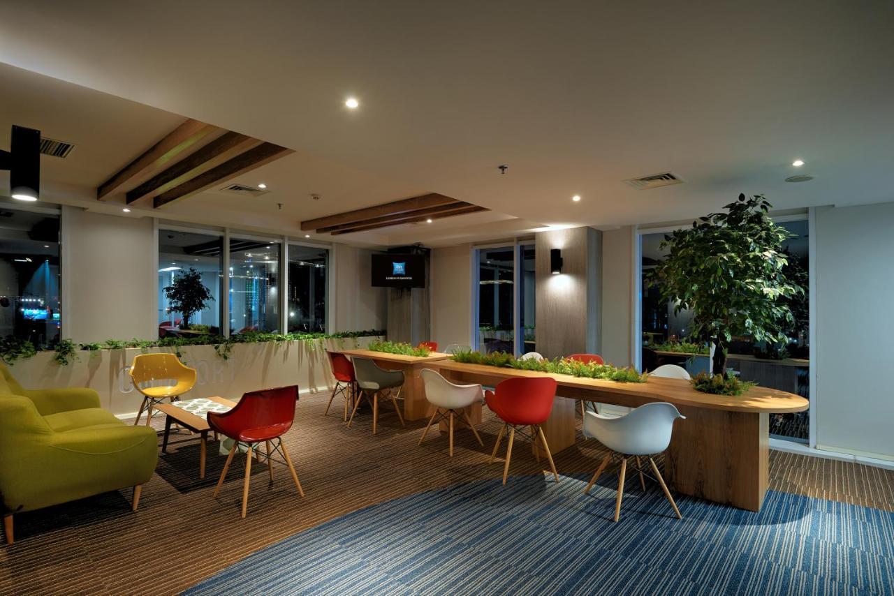 Deka Hotel Surabaya Hr Muhammad Esterno foto