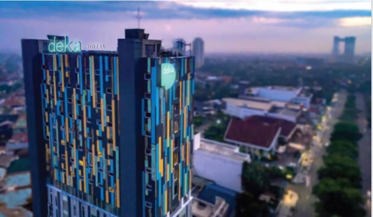 Deka Hotel Surabaya Hr Muhammad Esterno foto