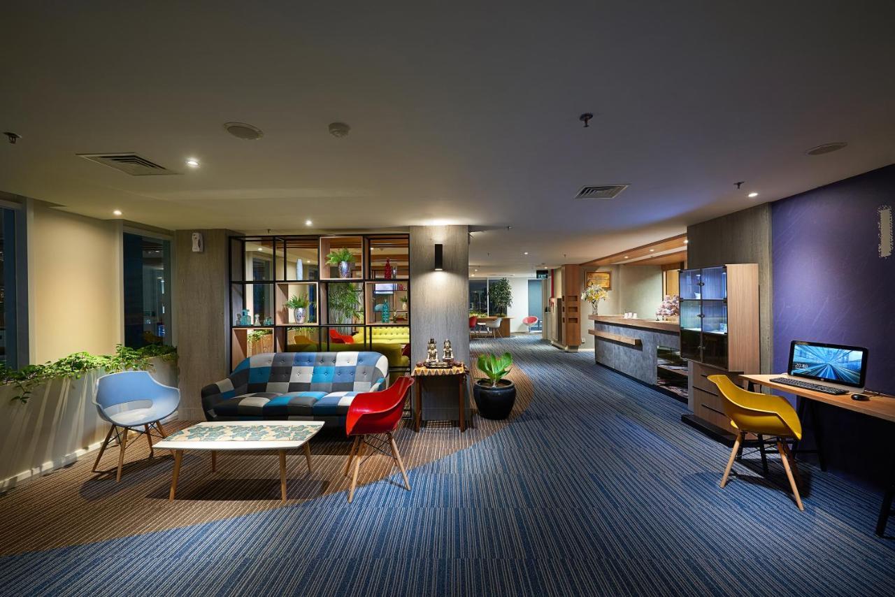 Deka Hotel Surabaya Hr Muhammad Esterno foto