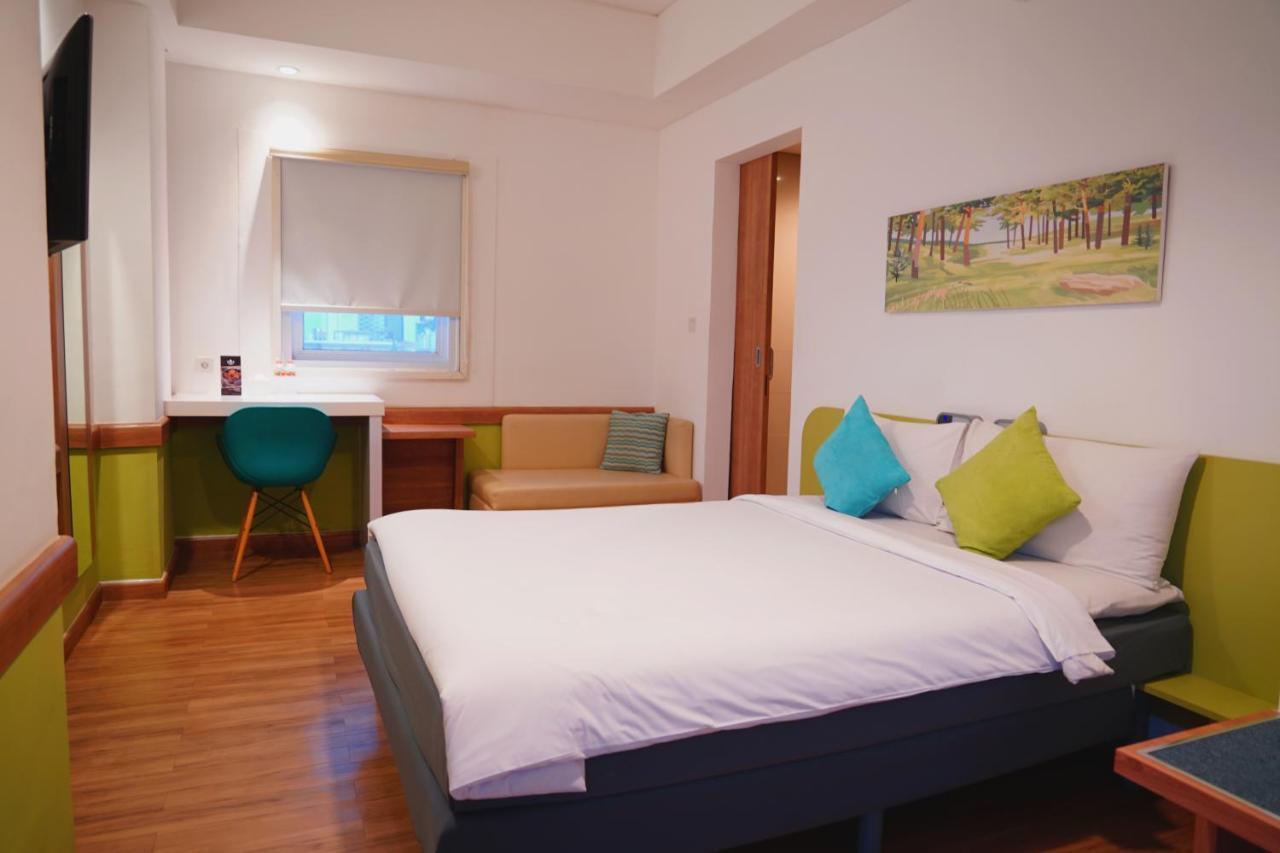 Deka Hotel Surabaya Hr Muhammad Esterno foto